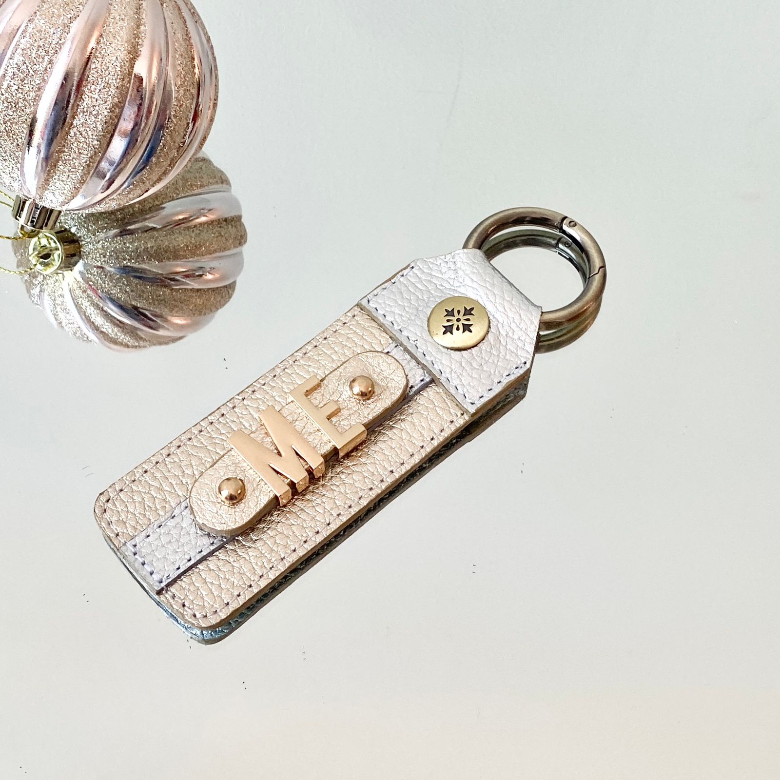 LLAVEROS & CHARMS