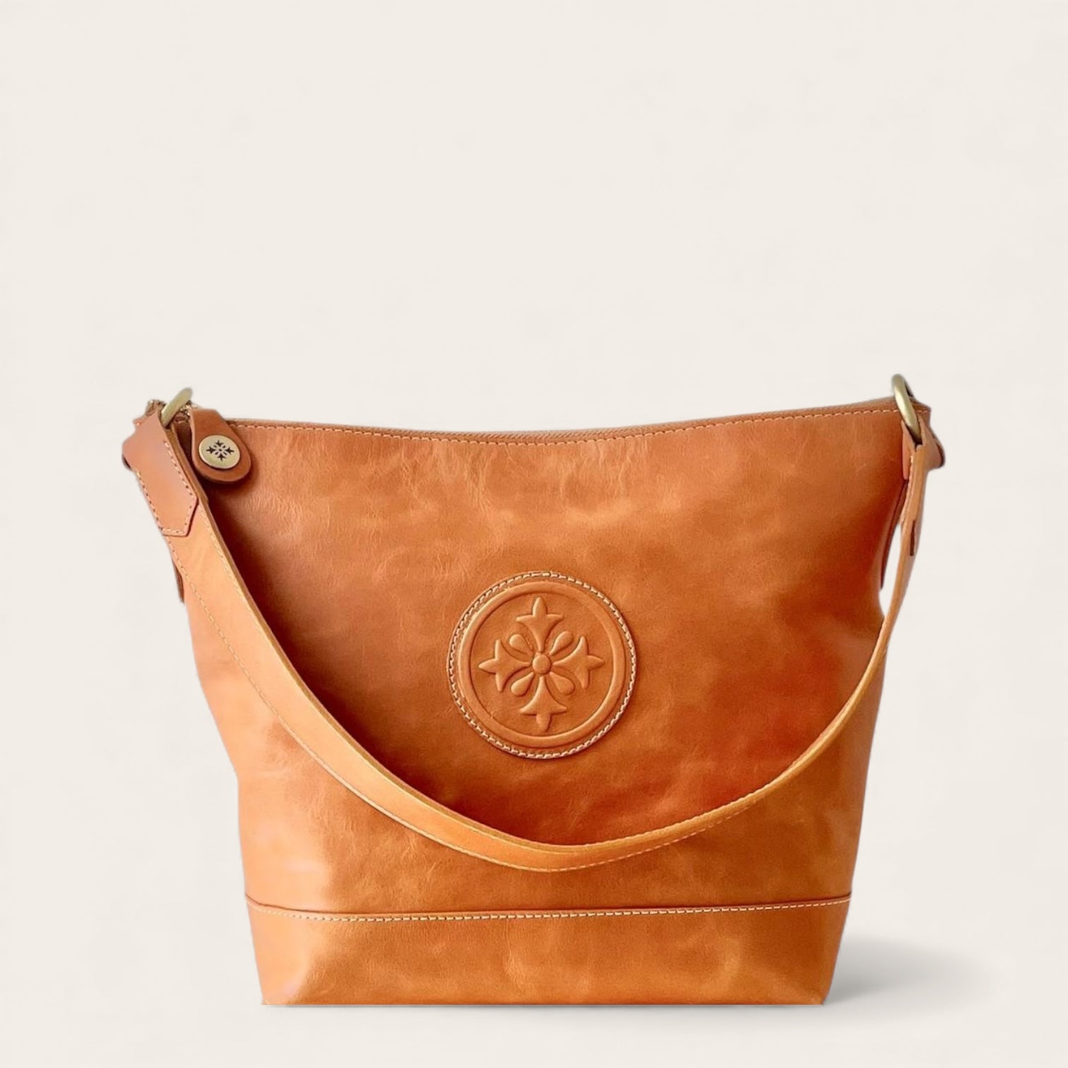 Cartera de hombro SOPHIA de cuero natural toffee (café claro), vista frontal