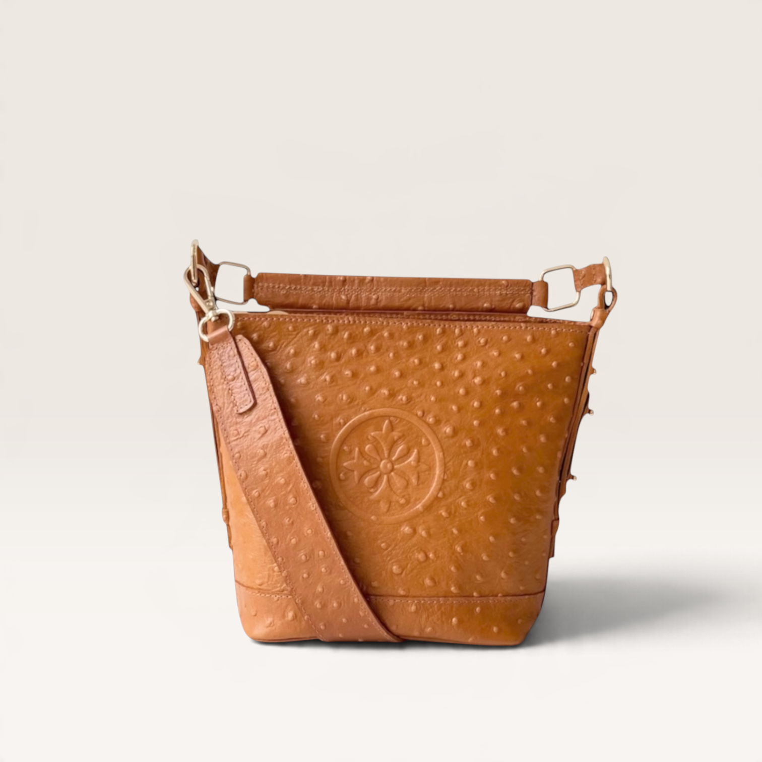 FILIPPA LUXX LUNARES · Cartera de cuero natural